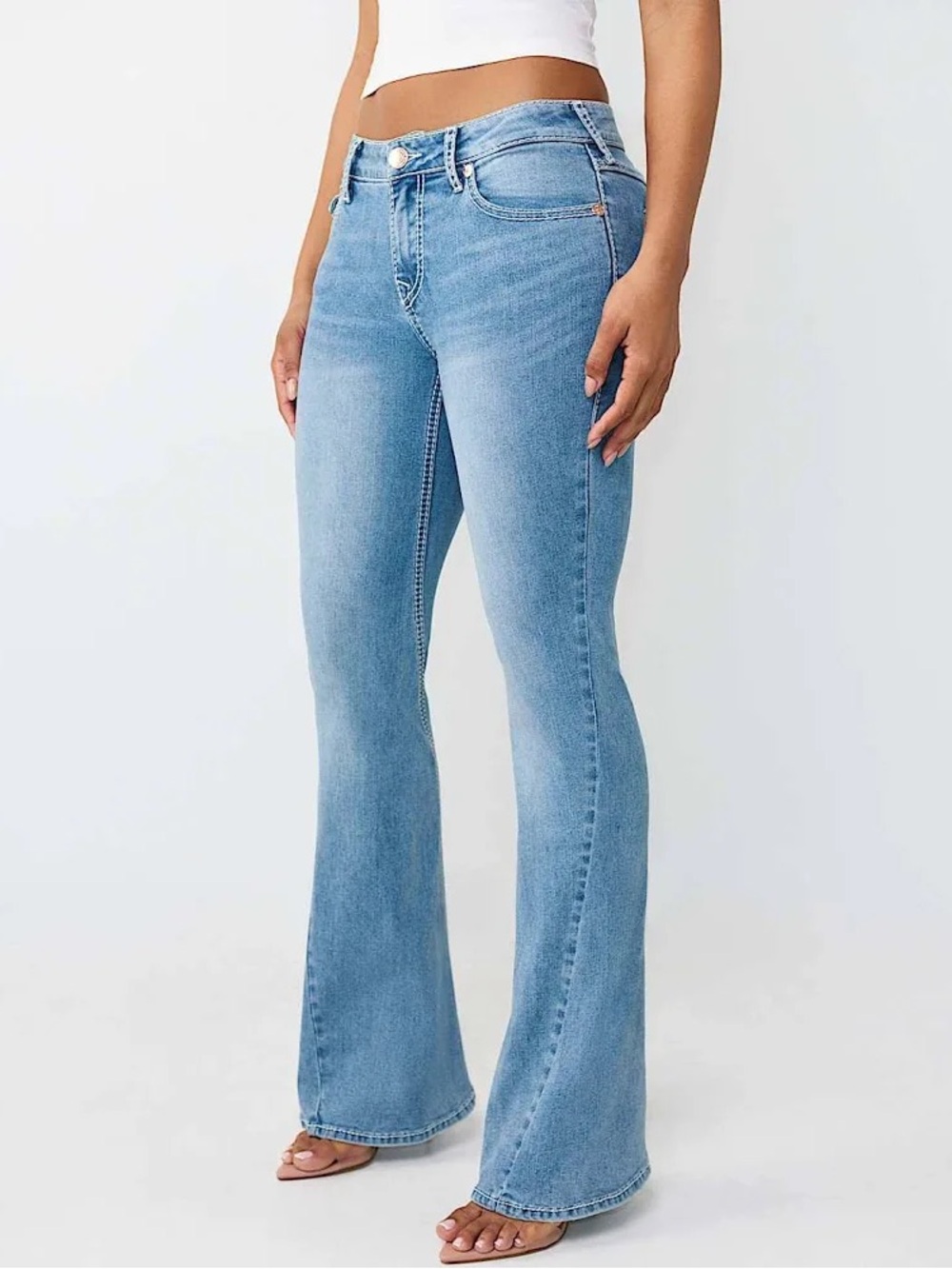 True Religion Joey Big T Mid Rise Flap Flare Jeans Light Gritty Wash
Women's 28